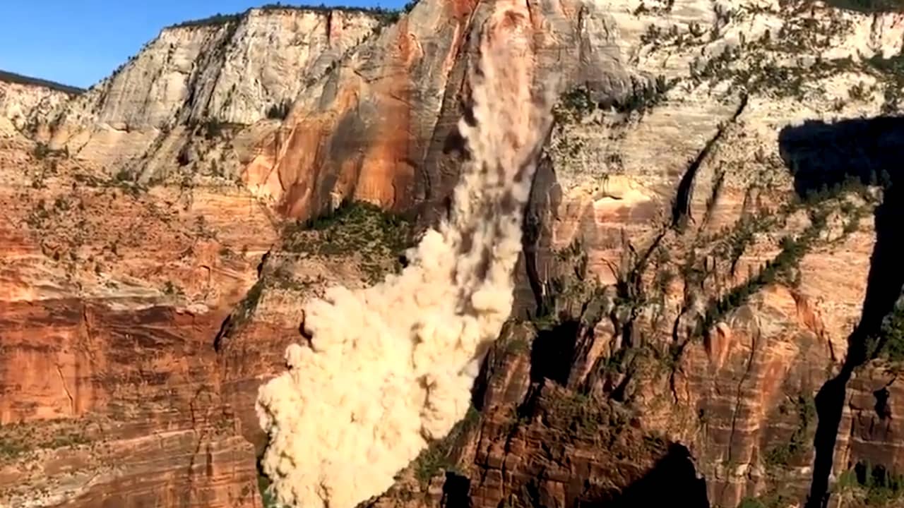 Beeld uit video: Groot rotsblok valt 900 meter naar beneden in Zion National Park