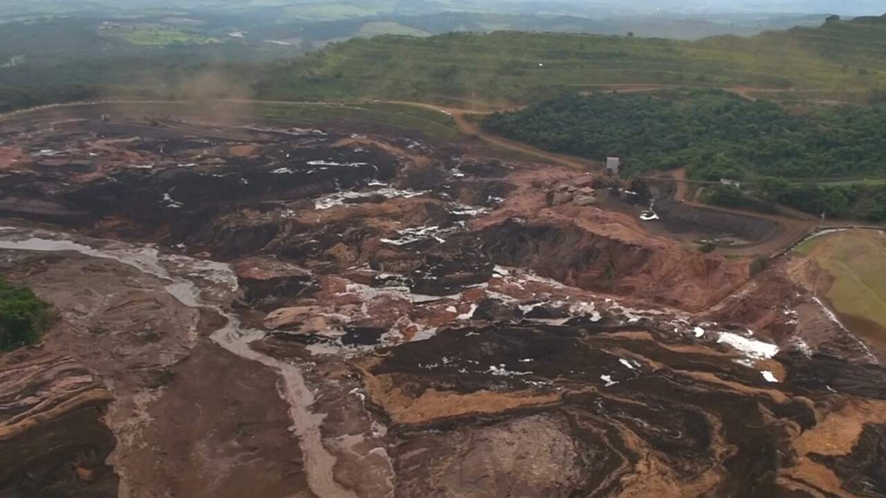 Beeld uit video: Luchtbeelden tonen ravage na damdoorbraak Brazilië
