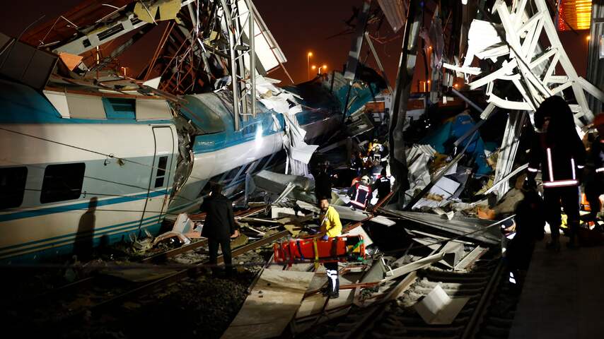 Negen doden en tientallen gewonden door ontsporen trein in Ankara