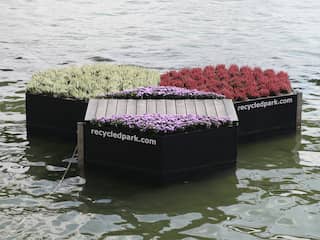 Rotterdam introduceert drijvend parkje op gerecycled plastic afval