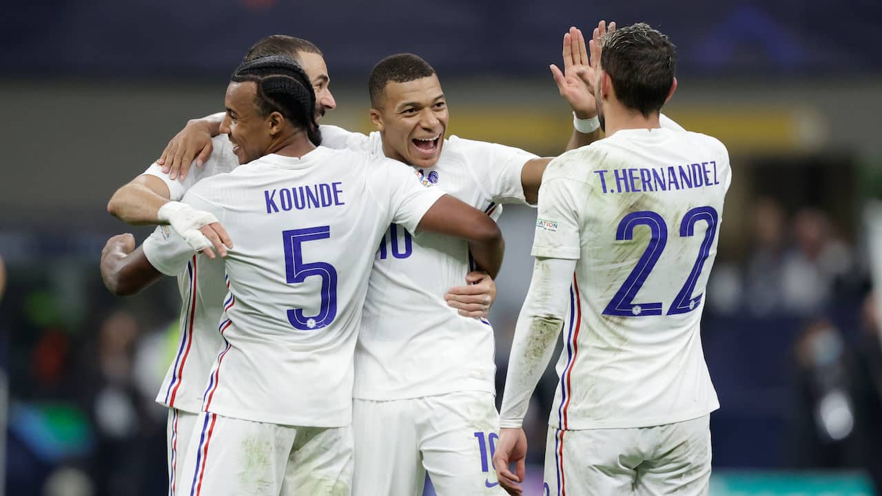 Frankrijk viert de winnende treffer van Kylian Mbappé.