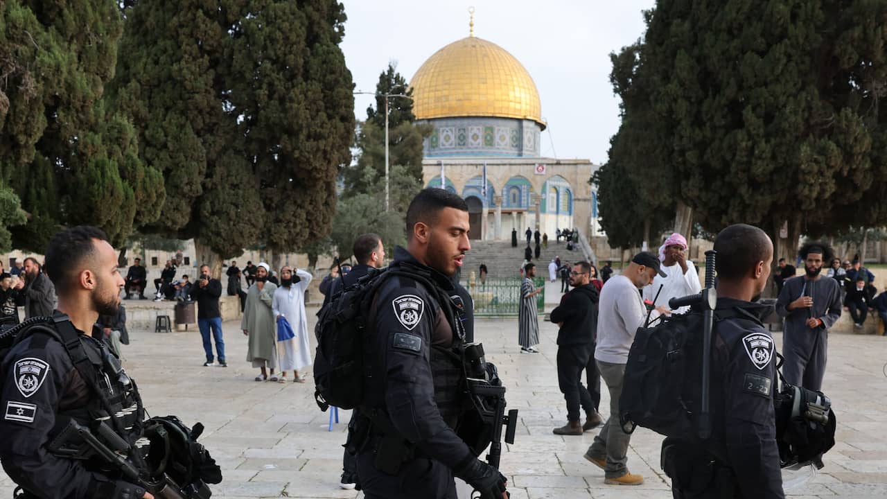 Israeli Prime Minister Netanyahu Bars Non-Muslims from Al Aqsa Mosque Amidst Increasing Violence in the Country