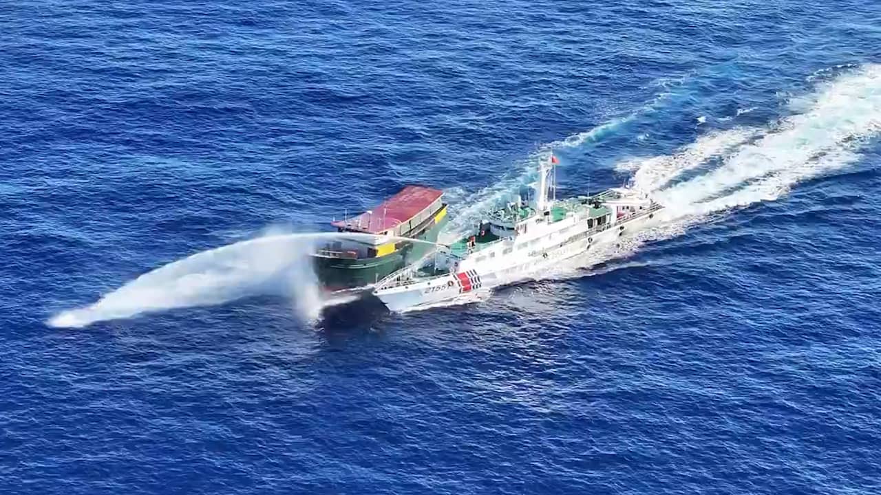 Beeld uit video: Chinese en Filipijnse schepen raken elkaar op zee