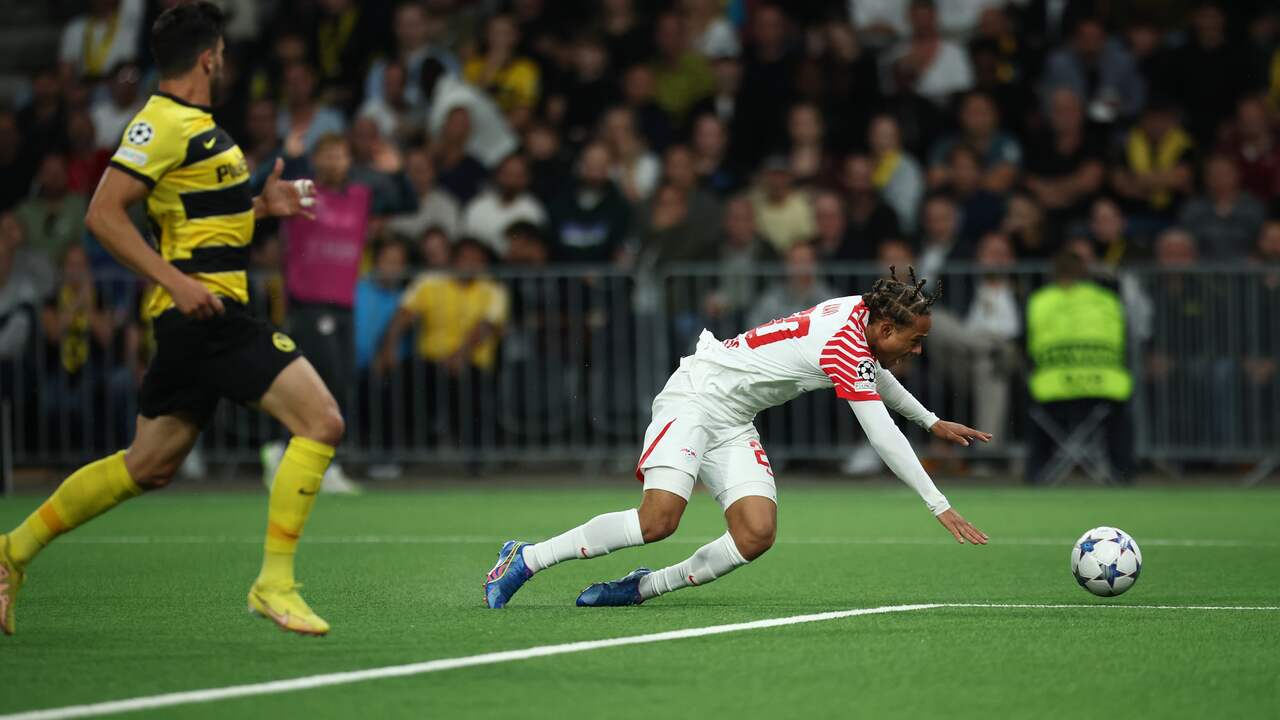 Beeld uit video: Xavi Simons gaat neer, maar krijgt geen penalty tegen Young Boys
