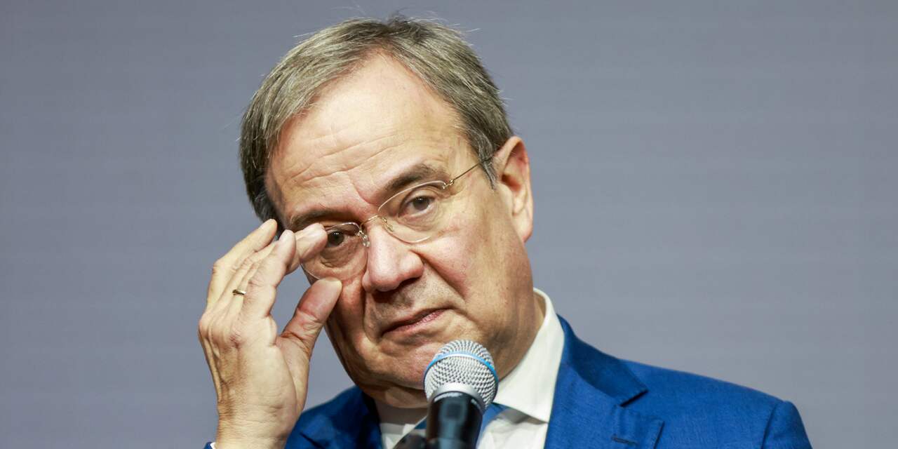 CDU-leider Laschet zinspeelt op vertrek, maar blijft toch aan