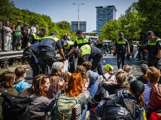 Klimaatactivisten krijgen taakstraffen voor opruiing rond A12-blokkade Den Haag