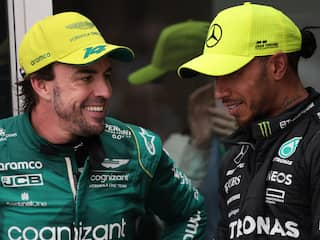 Alonso sneert naar Hamilton: 'Jaar geleden was Ferrari niet zijn jongensdroom'