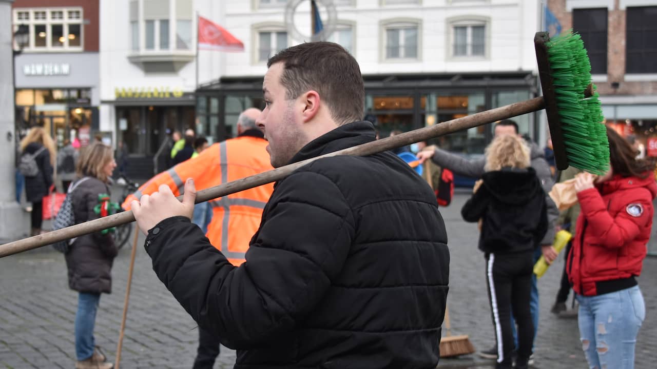 Beeld uit video: Bosschenaren komen in actie en helpen met opruimen