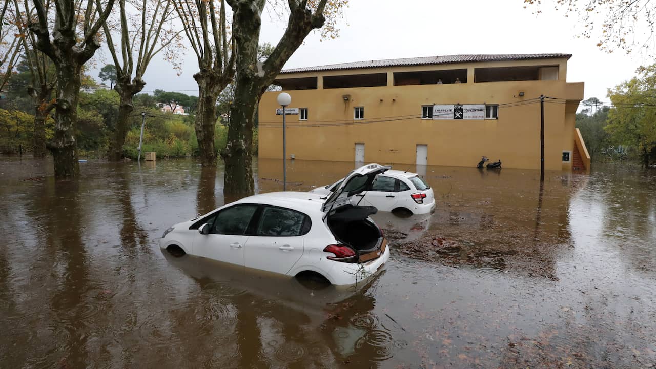 Vijf doden door noodweer Zuid-Frankrijk, reddingshelikopter neergestort |  NU - Het laatste nieuws het eerst op NU.nl