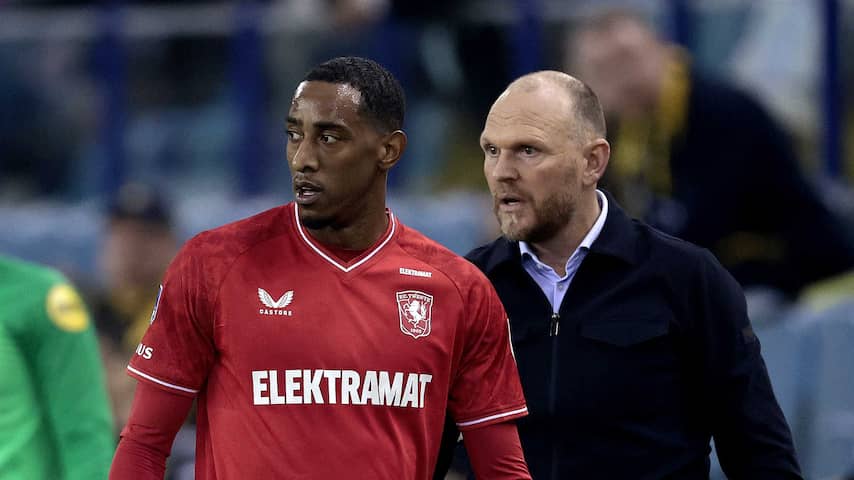 FC Twente-trainer Oosting over afscheid van Brenet: 'Alleen maar verliezers'