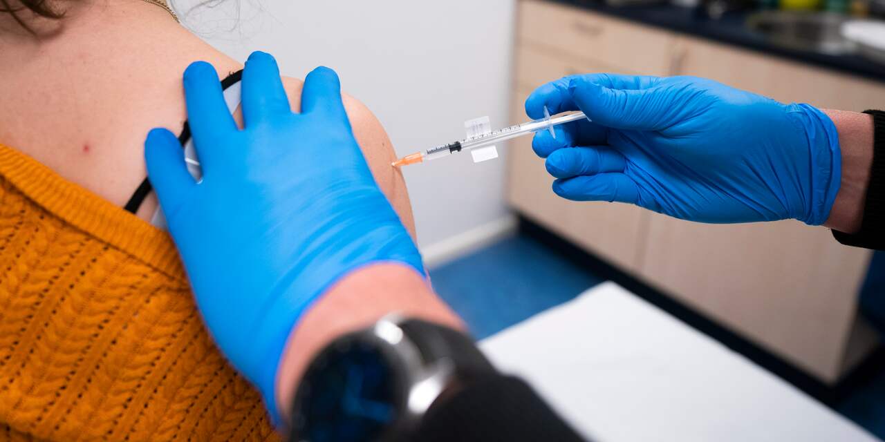 Fraudeurs opgepakt die 62.000 nepvaccinatiepassen maakten in Frankrijk