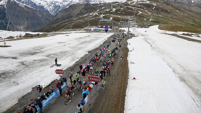 Giro-peloton dreigt dinsdag niet te starten vanwege extreem weer
