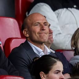 Ajax-directeur Kroes reageert op schorsing: 'Wilde met aandelen vertrouwen uitstralen'