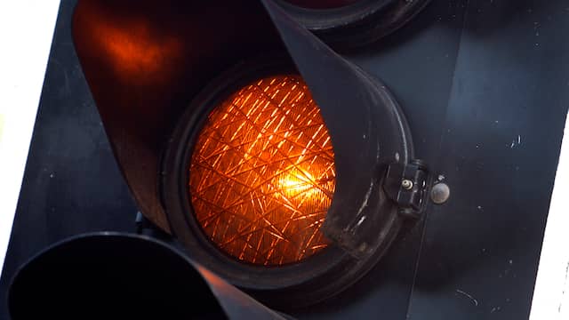Buurt wil stoplichten na zoveelste ongeluk op kruispunt in Nieuw-West. Buurt wil stoplichten na zoveelste ongeluk op kruispunt in Nieuw-West.