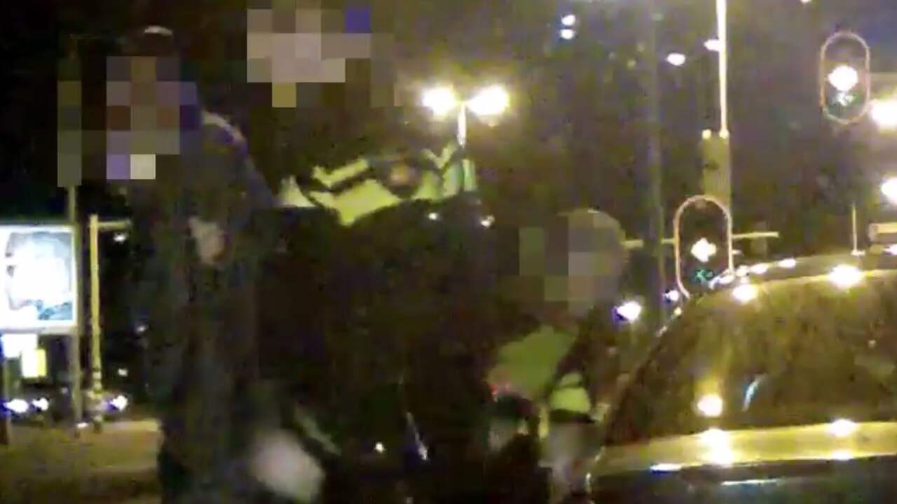 Beeld uit video: Politie arresteert bestuurder gestolen Franse auto