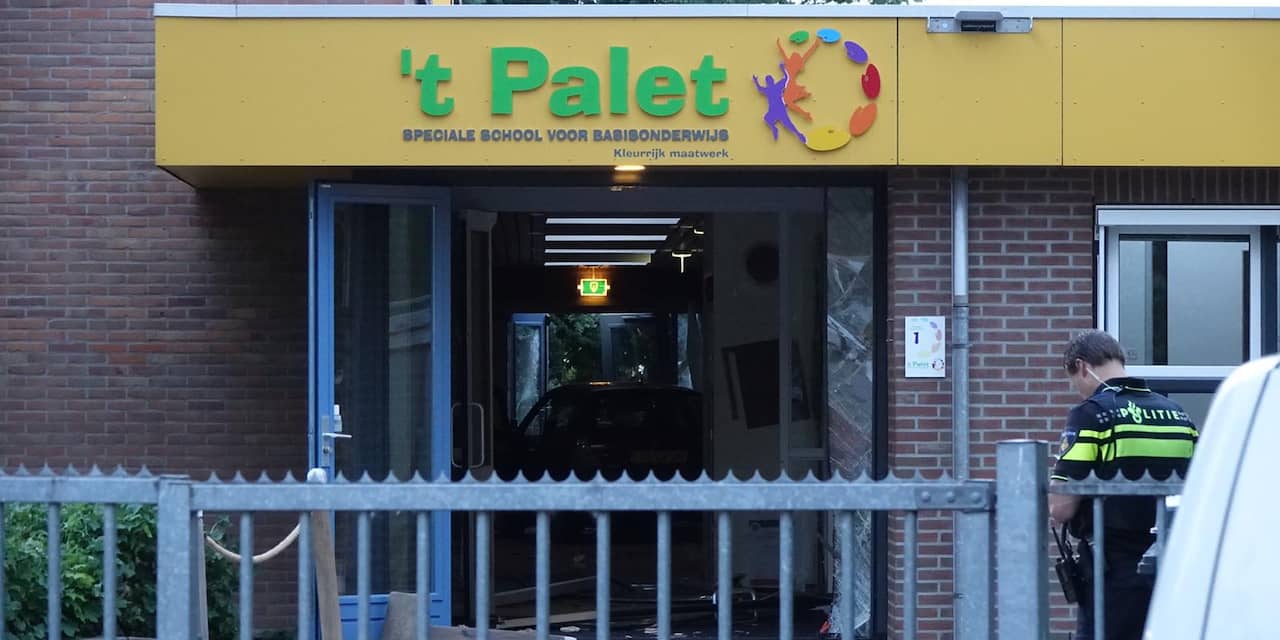 Automobilist rijdt opzettelijk Noord-Hollandse school binnen, geen gewonden