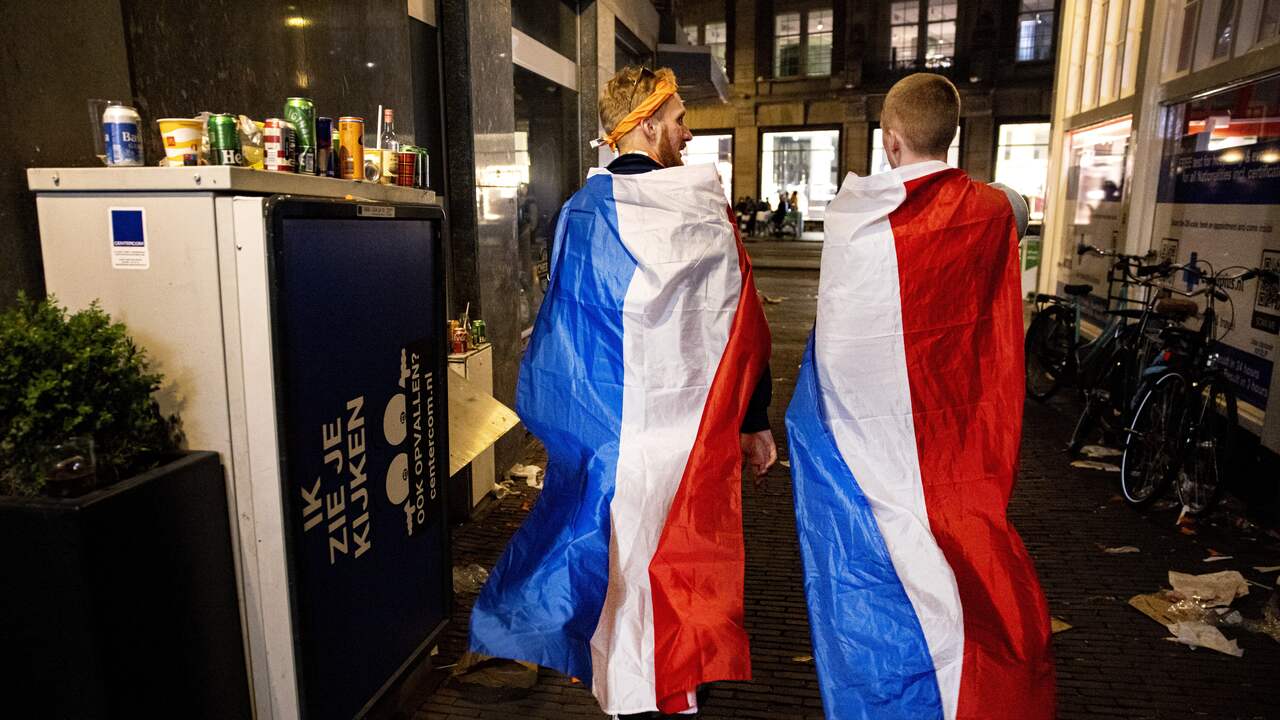 Veel feestvierders bleven tot diep in de nacht in de stad voordat ze weer naar huis gingen.