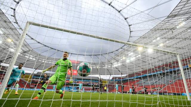Ridle Baku maakt de enige goal van de wedstrijd in de BayArena.
