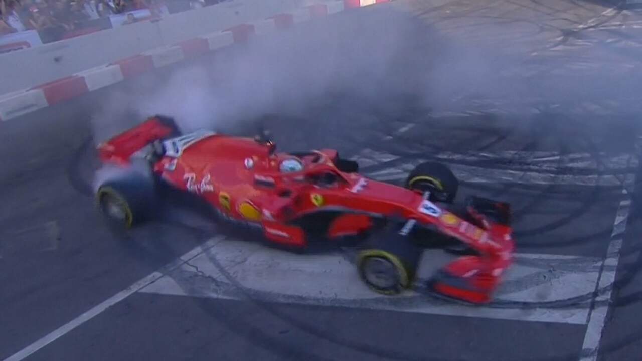 Beeld uit video: Räikkönen en Vettel maken 'donuts' op F1-festival in Milaan