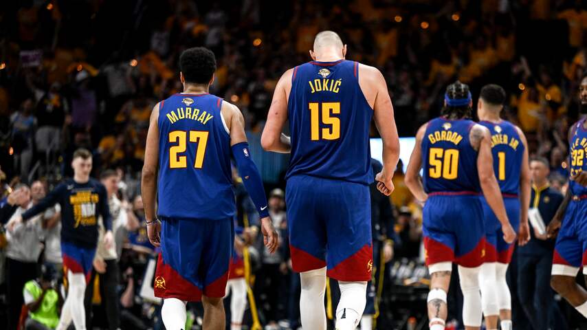 Nuggets leiden mede dankzij unieke score Jokic en Murray weer in NBA Finals