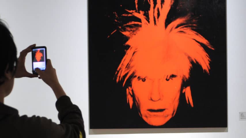 Webcam op graf Andy Warhol voor 85e verjaardag