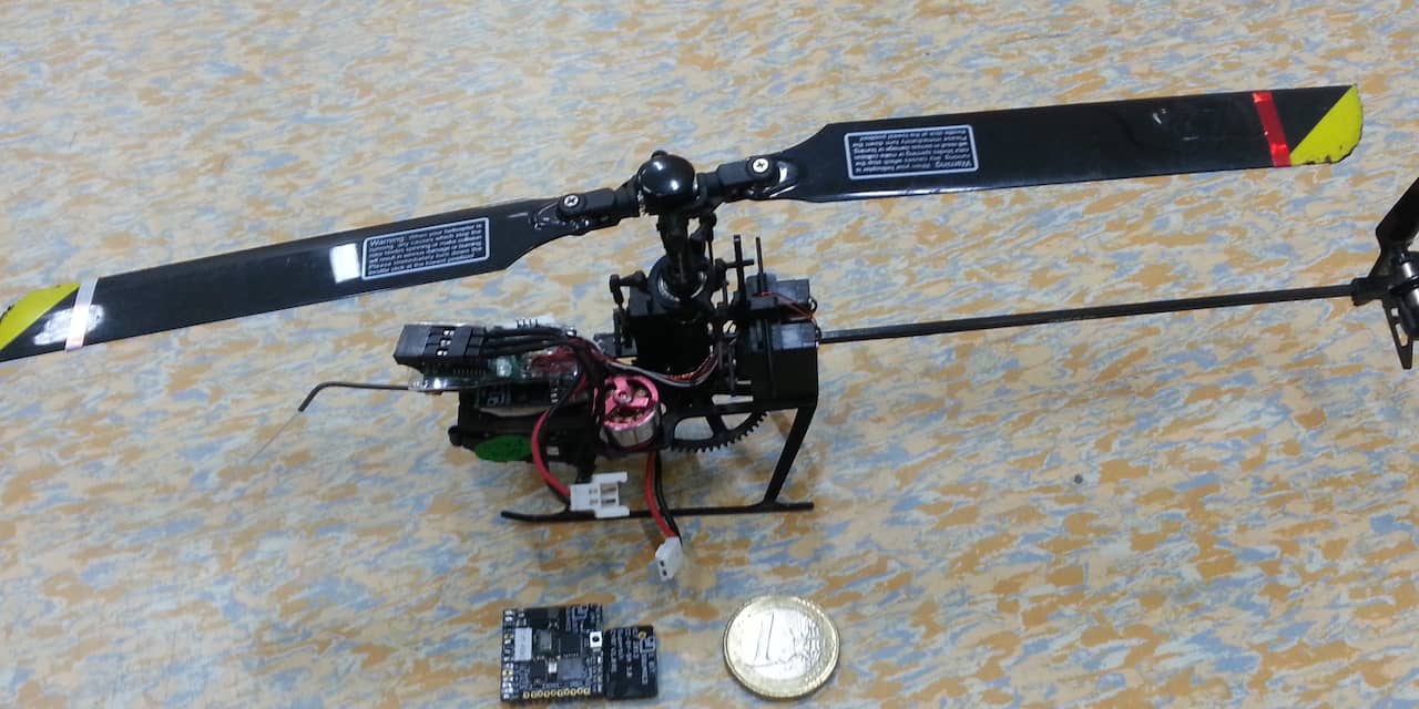 TU Delft maakt kleinste autopiloot voor drones ter wereld