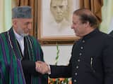 De Afghaanse president Hamid Karzai ontmoet de Pakistaanse premier Nawaz Sharif in de Pakistaanse hoofdstad Islamabad.