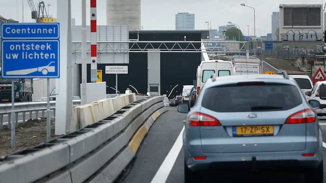 Coentunnel richting Zaanstad tijdelijk dicht door ongeluk. Coentunnel richting Zaanstad tijdelijk dicht door ongeluk.