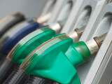 Duwen hoge brandstofprijzen Nederlanders naar (deels) elektrische auto's?