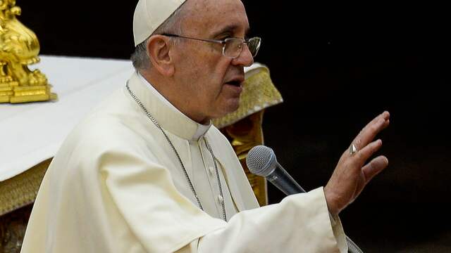 Paus klaagt over hoge jeugdwerkloosheid