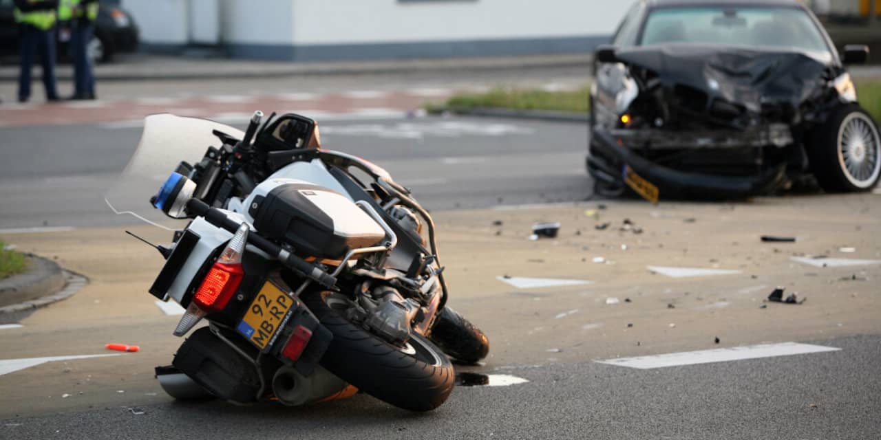 Motorrijder gewond bij botsing met auto in Dongen