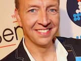 Zanger Jannes wint de award voor beste live act tijdens de uitreiking van de BUMA NL Awards in Theater aan de Parade.