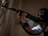 Donderdag 19 september: Een lid van de Syrische rebellen tijdens gevechten in Aleppo.