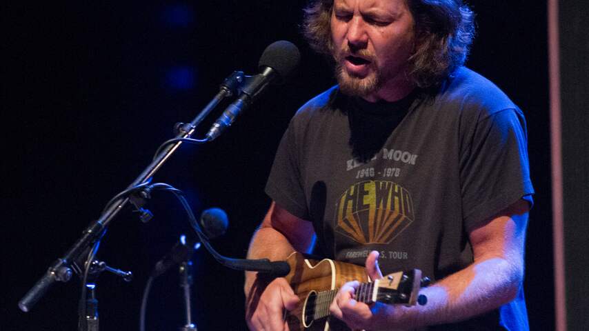 Pearl Jam's Eddie Vedder solo in Carré