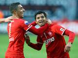 De Mexicaan Jesus Corona (rechts) maakte als invaller zijn competitiedebuut bij Twente en zette de eindstand op 5-0 met een mooi stiftje.