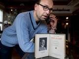 Galeriehouder Michiel van Eyck biedt Hitlers Mein Kampf te koop aan in zijn kunstgalerie The Totalitarian Art Gallery. Sinds dit in de pers bekend werd, staat zijn telefoon roodgloeiend.