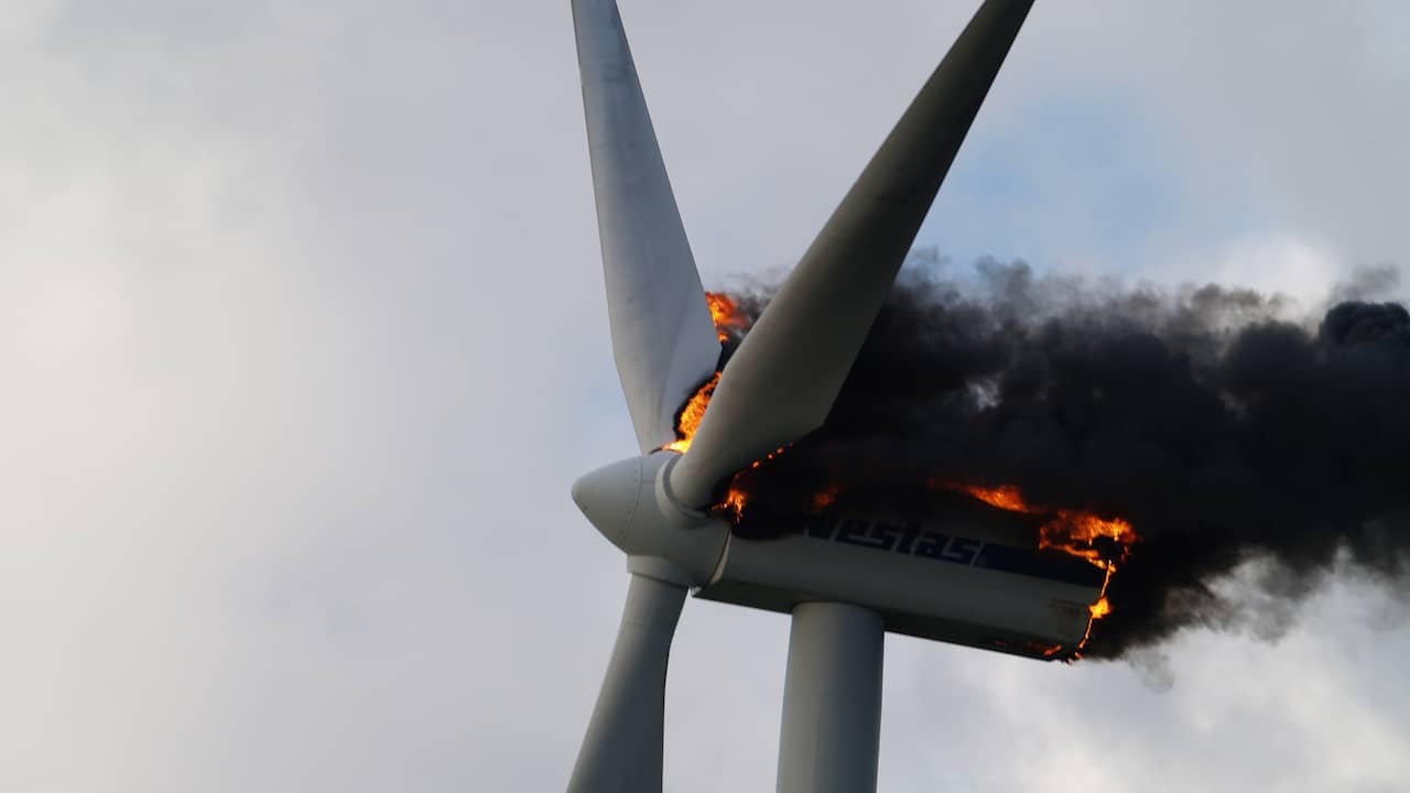 Onwijs Dode monteurs brandende windmolen afkomstig uit Barneveld | NU GF-89
