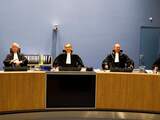De meervoudige kamer met mr. G.J Stoove, voorzitter mr. S.M.M Bordenga, mr. J. Wentink en H.J. ter Haar in de zaak tegen Ernst Jansen Steur voor de Almelose rechtbank. 