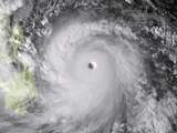 Zeer zware tyfoon Haiyan teistert Filipijnen