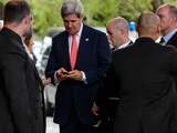 De Amerikaanse minister van Buitenlandse Zaken John Kerry, zijn Iraanse ambtgenoot Mohammad Javad Zarif spraken vrijdag urenlang met elkaar.