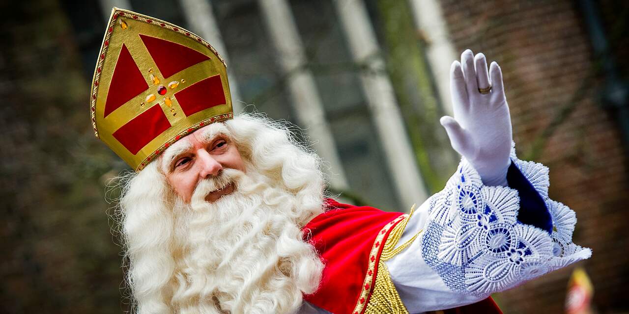 Sinterklaas zet voet aan wal in Groningen