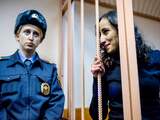 De rechtbank in Sint-Petersburg vroeg de 26-jarige Oulahsen woensdagochtend of ze bereid is tijdens het onderzoek in een hotel in de Russische stad te wonen. Hierop antwoordde ze bevestigend. 