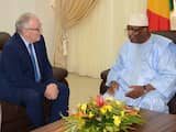 Minister Frans Timmermans (Buitenlandse Zaken) en Jeanine Hennis (Defensie) hebben donderdag een flitsbezoek gebracht aan Mali. 
