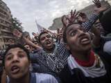 Egyptische studenten begeven zich richting het Tahrirplein in een protestmars.