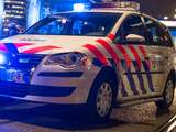 In Amsterdam is een persoon te water geraakt bij het centraal station. Politie brandweer en ambulance rukte in grote getalen uit.