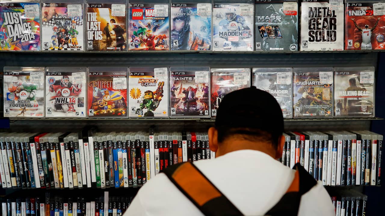 Price GameStop continues to rise thanks to action from small investors |  NOW