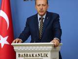 De Turkse premier Recep Tayyip Erdogan vervangt in totaal tien ministers vanwege een corruptieschandaal dat de regering al een week bezighoudt. 