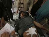 Gewapende lieden hebben zaterdag een poliovaccinatiecentrum in het noordwesten van Pakistan aangevallen. Een van de medewerkers van het centrum werd gedood, een ander raakte gewond.
