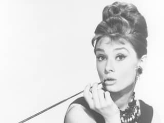 Verboden postzegel met Audrey Hepburn brengt 150.000 euro op