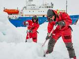 Vermoedelijk zit ook een Chinese ijsbreker vast die de MV Akademik Sjokalskij naar open water had moeten helpen.
